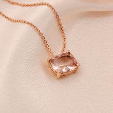 Cargar imagen en el visor de la galería, Dije Morganita Cushion