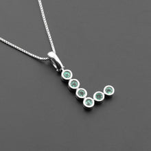 Cargar imagen en el visor de la galería, Dije Letra L Verde