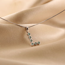 Cargar imagen en el visor de la galería, Dije Letra L Verde