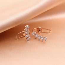 Cargar imagen en el visor de la galería, Aretes Arco de Diamantes