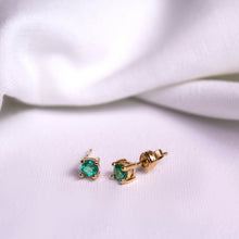 Cargar imagen en el visor de la galería, Topos Zaina 4mm Esmeralda en Oro amarillo