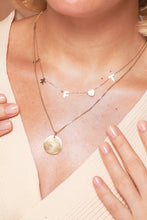 Cargar imagen en el visor de la galería, Dije, medalla personalizada en oro 18K