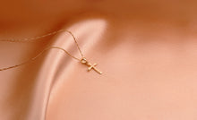 Cargar imagen en el visor de la galería, Dije Cruz Dorada