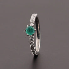 Cargar imagen en el visor de la galería, Anillo Julia con Esmeralda
