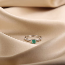 Cargar imagen en el visor de la galería, Anillo Julia con Esmeralda
