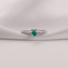 Cargar imagen en el visor de la galería, Anillo Julia con Esmeralda