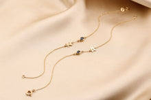 Cargar imagen en el visor de la galería, Pulsera lagrima de zafiro con letra