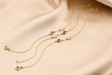 Cargar imagen en el visor de la galería, Pulsera lagrima de zafiro con letra