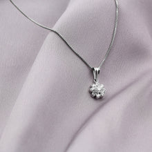 Cargar imagen en el visor de la galería, Dije Mae Silver