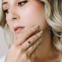 Cargar imagen en el visor de la galería, Anillo Celine con Zafiro Azul