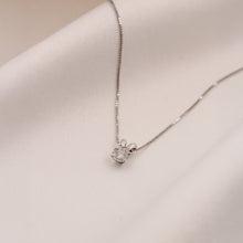 Cargar imagen en el visor de la galería, Dije Aural oro blanco 18k
