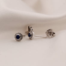 Cargar imagen en el visor de la galería, Aretes Avel con Zafiro Azul
