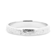 Argolla Media Cana Martillada de Oro Blanco 18K 3mm