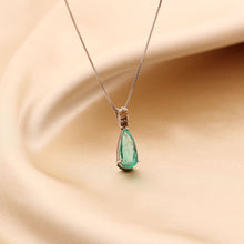 Cargar imagen en el visor de la galería, Green Tea Pendant
