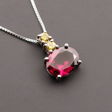 Cargar imagen en el visor de la galería, Dije Granate con Diamante
