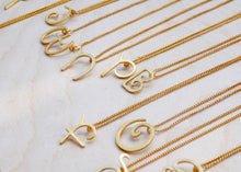 Cargar imagen en el visor de la galería, Collar Letras Gold
