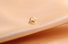 Cargar imagen en el visor de la galería, Aretes Rachel En Oro Dorado
