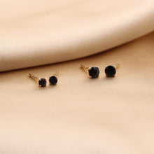 Cargar imagen en el visor de la galería, Topos Zaina 4mm Zafiro Azul en oro amarillo
