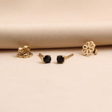 Cargar imagen en el visor de la galería, Topos Zaina 4mm Zafiro Azul en oro amarillo
