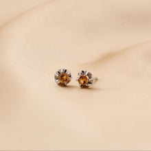 Cargar imagen en el visor de la galería, Aretes Flor de citrina
