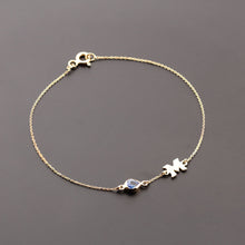 Cargar imagen en el visor de la galería, Pulsera lagrima de zafiro con letra
