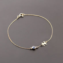 Cargar imagen en el visor de la galería, Pulsera lagrima de zafiro con letra
