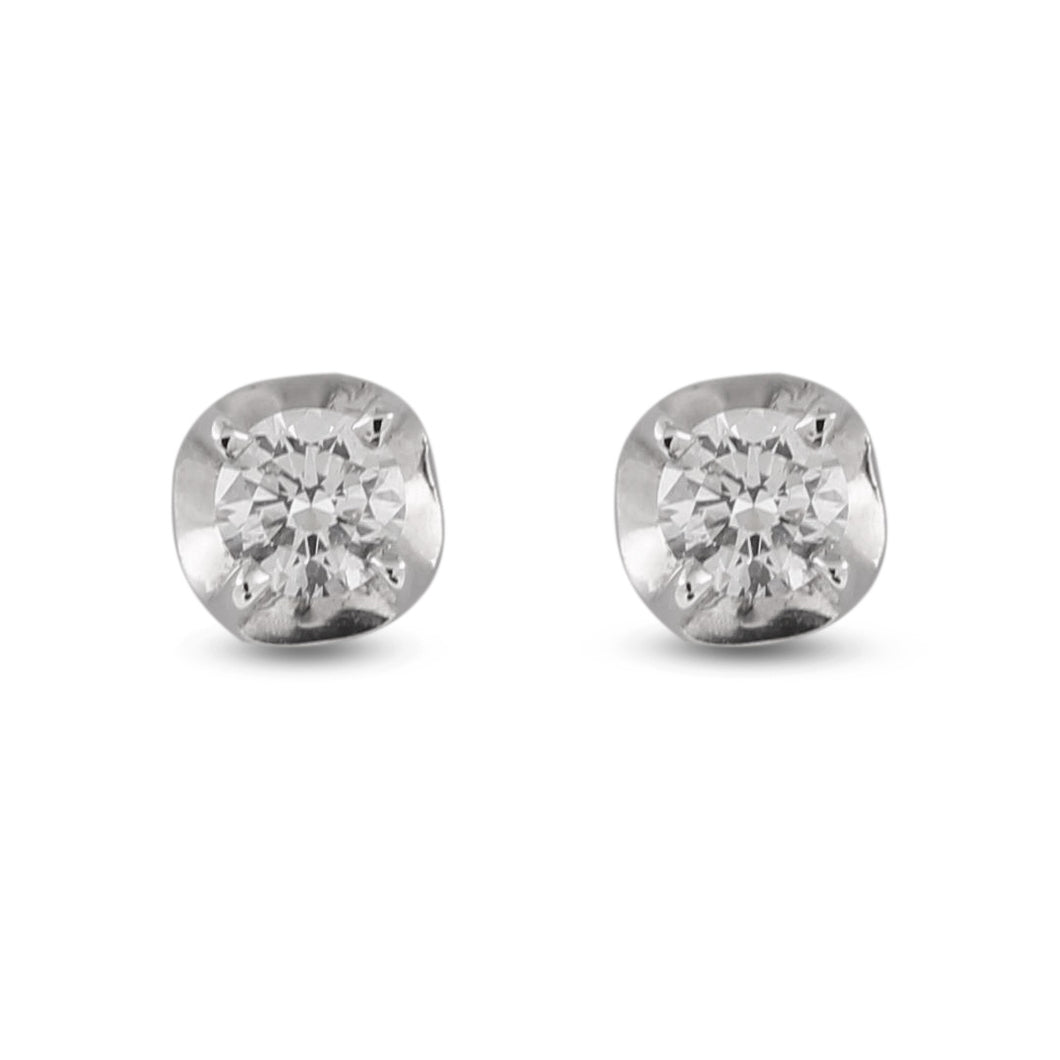 Aretes Flor de Diamante con 4 uñas